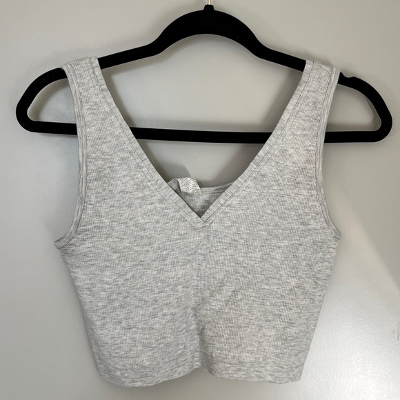 EUC Fabletics Cloud Seamless V-Neck Crop - Soft Grey Heather - Picture 2 of 7